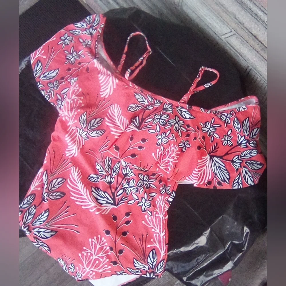 Swimsuit 1-Piece Red & White Ruffles Size Large - Picture 8 of 9